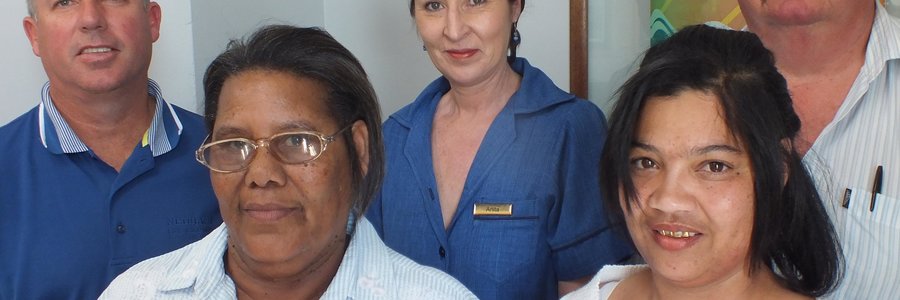 Voor vlnr is Magrieta Adams en Gerda Gibson, met agter vlnr André Coetzee, Anita van Dyk en John van Rooyen.  